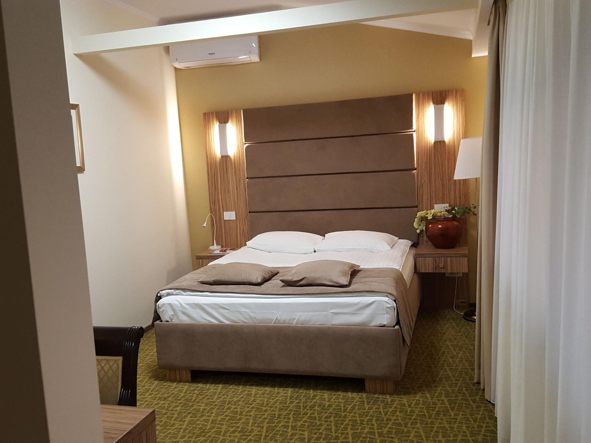Hotel Tecadra Pipera Экстерьер фото