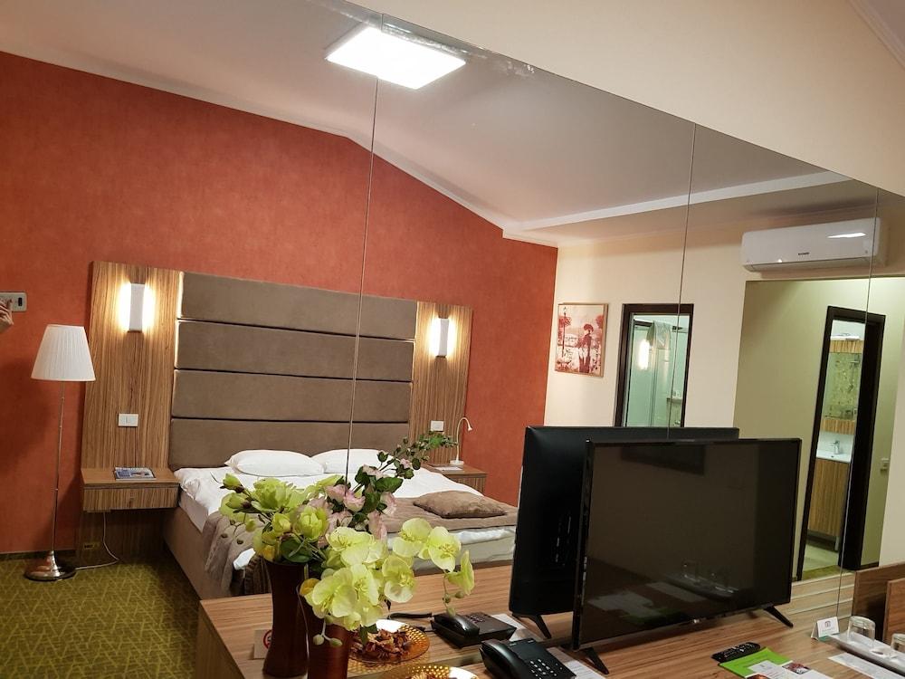 Hotel Tecadra Pipera Экстерьер фото
