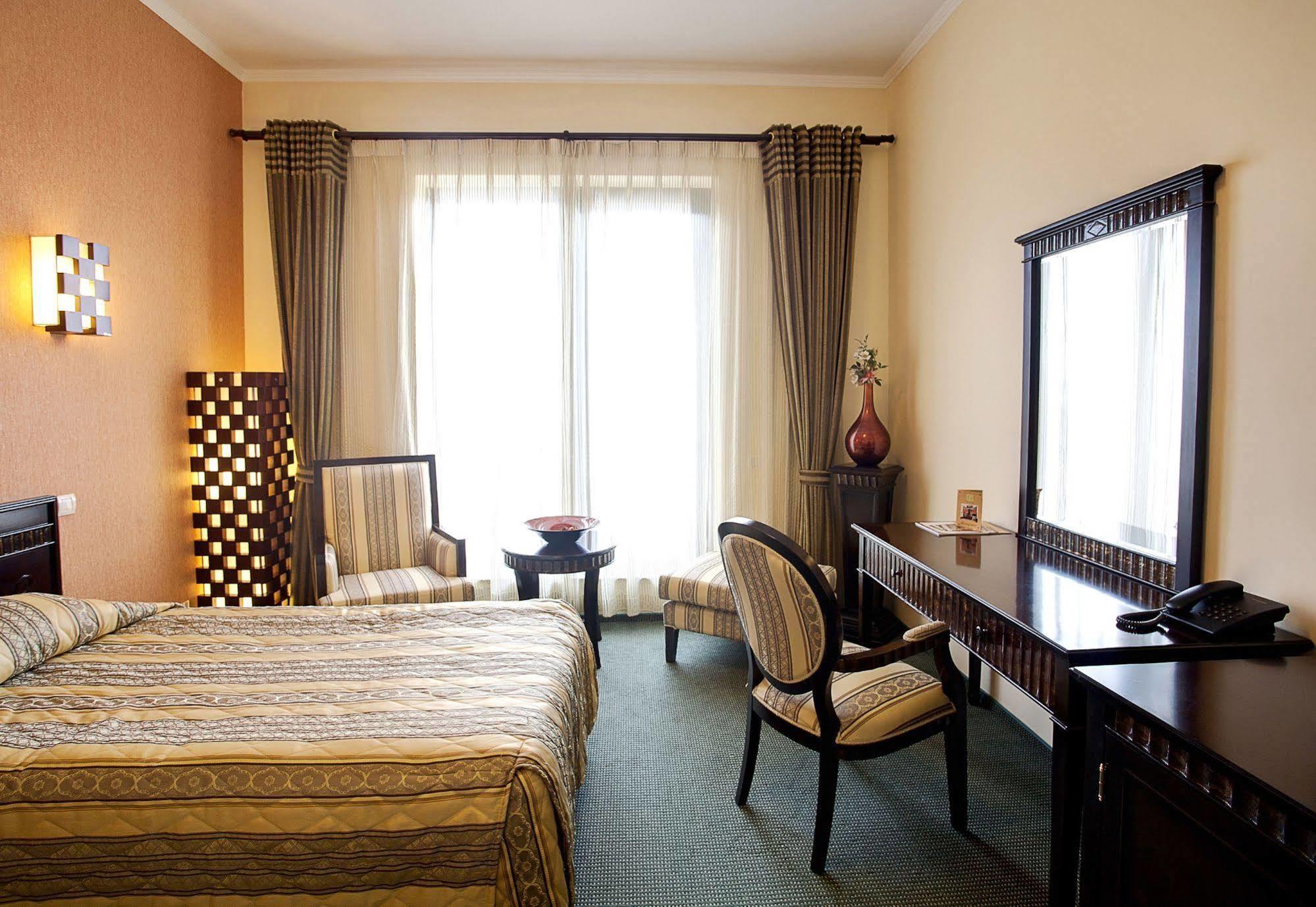 Hotel Tecadra Pipera Экстерьер фото